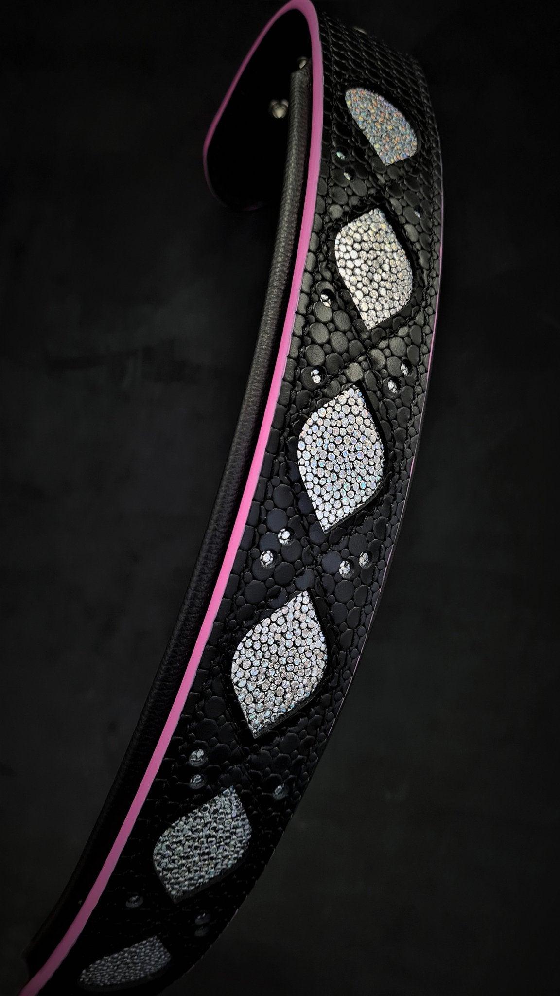 The „Ariel“ collar Collars