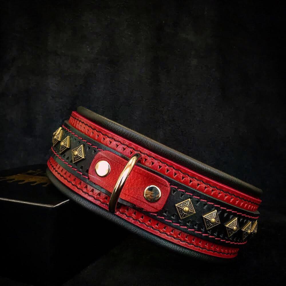 The „Balteus“ red collar Collars
