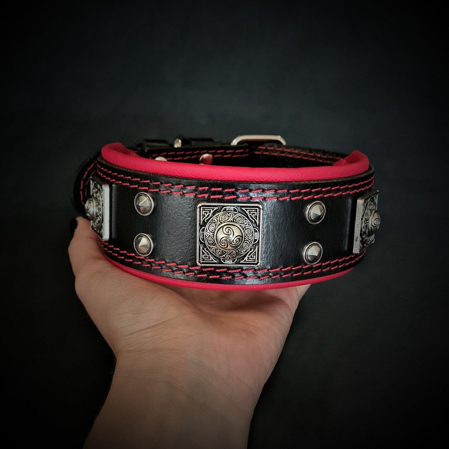 The „Eros“ collar 2 inch wide Collars