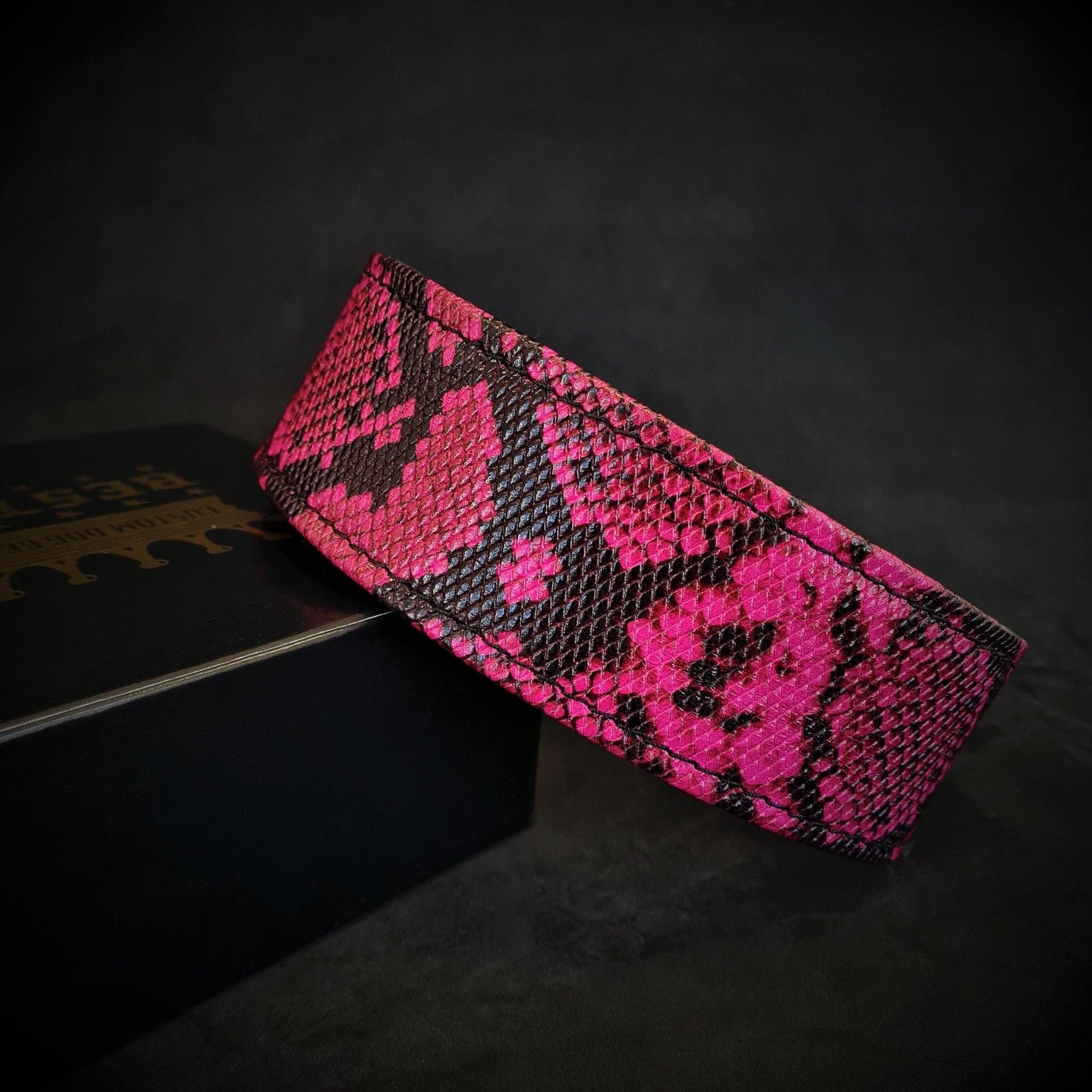The „Rock Python“ collar PINK Collars